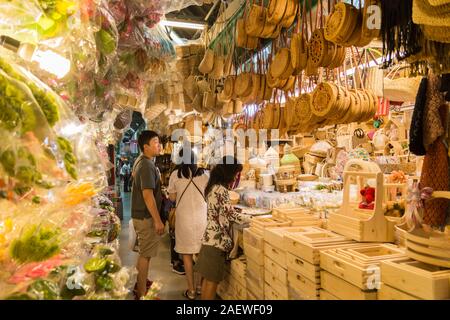 Bangkok, Thailand-Nov 2,2019: die Menschen können Einkaufen gesehen und Erkunden um Chatuchak Weekend Market, ist es eines der größten Wochenende der Welt. Stockfoto