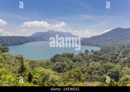 Buyan und Tambligan Twin Lakes auf Bali, Indonesien Stockfoto