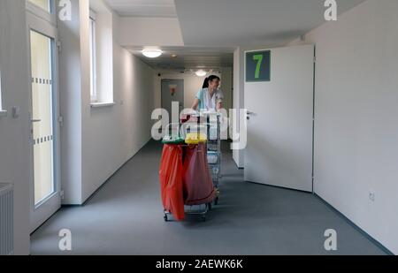 Benešov, Tschechien. 18 Okt, 2017. Eine cryptovirus vollständig hat den Betrieb des Krankenhauses in Benesov gelähmt, etwa 40 Kilometer südöstlich von Prag, Angriff auf seine Computer System in der Nacht, krankenhauswortführer Petr Ballek sagte CTK am 11. Dezember 2019. Auf dem Foto ein Teil des Krankenhauses am 18. Oktober 2017 zu sehen ist, in Benešov, Tschechien. Credit: Katerina Sulova/CTK Photo/Alamy leben Nachrichten Stockfoto