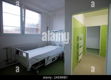 Benešov, Tschechien. 18 Okt, 2017. Eine cryptovirus vollständig hat den Betrieb des Krankenhauses in Benesov gelähmt, etwa 40 Kilometer südöstlich von Prag, Angriff auf seine Computer System in der Nacht, krankenhauswortführer Petr Ballek sagte CTK am 11. Dezember 2019. Auf dem Foto ein Teil des Krankenhauses am 18. Oktober 2017 zu sehen ist, in Benešov, Tschechien. Credit: Katerina Sulova/CTK Photo/Alamy leben Nachrichten Stockfoto