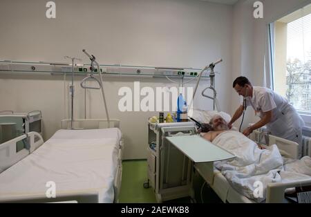 Benešov, Tschechien. 18 Okt, 2017. Eine cryptovirus vollständig hat den Betrieb des Krankenhauses in Benesov gelähmt, etwa 40 Kilometer südöstlich von Prag, Angriff auf seine Computer System in der Nacht, krankenhauswortführer Petr Ballek sagte CTK am 11. Dezember 2019. Auf dem Foto ein Teil des Krankenhauses am 18. Oktober 2017 zu sehen ist, in Benešov, Tschechien. Credit: Katerina Sulova/CTK Photo/Alamy leben Nachrichten Stockfoto