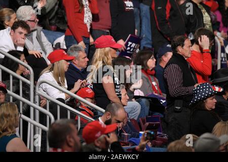 HERSHEY, PA - Dezember 10: Unterstützer höre uns Präsident Donald Trump während einer Wahlkampfveranstaltung sprechen am Dezember 10, 2019 at Giant Center in Hersh Stockfoto