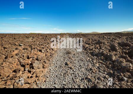 Wanderweg zu Makalawena Beach durch die Lavafelder auf Big Island Hawaii, USA. Stockfoto