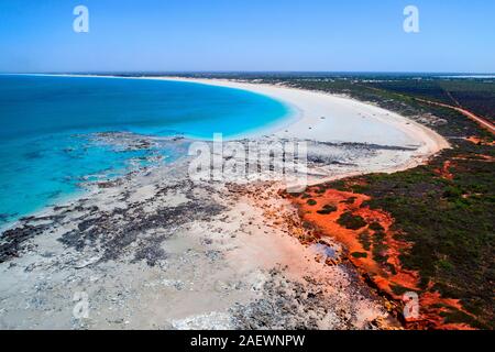 Luftaufnahme der Sandstrand von Gantheaume Point, Broome, West Kimberley, Western Australia Stockfoto
