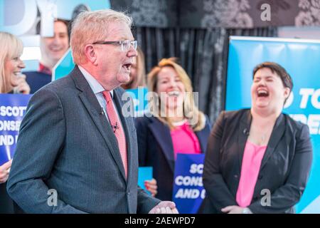 Edinburgh, Vereinigtes Königreich. 11. Dezember 2019 dargestellt. L bis R: Jackson Carlaw & Ruth Davidson an der Schottischen Konservativen wahl-Rallye. Am Vorabend der Wahlen, der Schottischen Konservativen interim Leader Jackson Carlaw wird durch ehemalige Führer Ruth Davidson bei einer Wahl Rallye in Edinburghs Glasshouse Hotel verbunden. Credit: Rich Dyson/Alamy leben Nachrichten Stockfoto