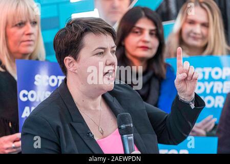 Edinburgh, Vereinigtes Königreich. 11. Dezember 2019 dargestellt: Ruth Davidson an der Schottischen Konservativen wahl-Rallye. Am Vorabend der Wahlen, der Schottischen Konservativen interim Leader Jackson Carlaw wird durch ehemalige Führer Ruth Davidson bei einer Wahl Rallye in Edinburghs Glasshouse Hotel verbunden. Credit: Rich Dyson/Alamy leben Nachrichten Stockfoto