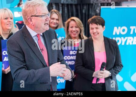 Edinburgh, Vereinigtes Königreich. 11. Dezember 2019 dargestellt: am Schottischen Konservativen wahl-Rallye. Am Vorabend der Wahlen, der Schottischen Konservativen interim Leader Jackson Carlaw wird durch ehemalige Führer Ruth Davidson bei einer Wahl Rallye in Edinburghs Glasshouse Hotel verbunden. Credit: Rich Dyson/Alamy leben Nachrichten Stockfoto