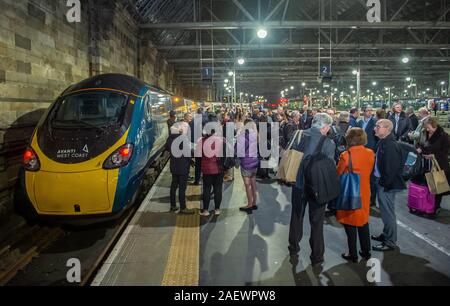 Erste Avanti Westküste Zug von Glasgow Central Staton, die aus London gereist ist. Stockfoto