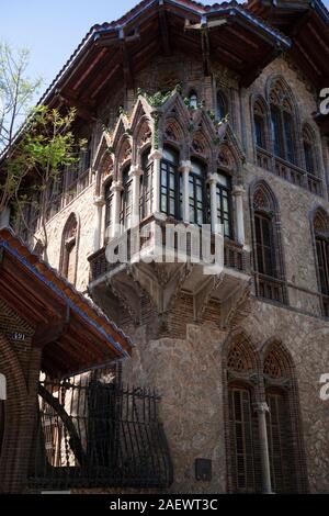 Barcelona, Spanien - 22. Juni 2012: Casa Golferichs im Gran Via de les Corts Catalanes. Stockfoto