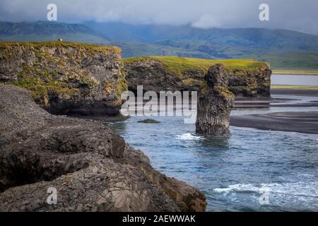 Die kleine Halbinsel, oder Vorgebirge, Dyrholaey (120 m) (früher bekannt als Cape Portland von englischen Seeleute) an der Südküste Islands befindet, nicht Stockfoto