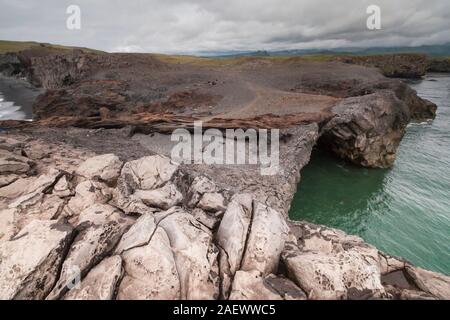 Die kleine Halbinsel, oder Vorgebirge, Dyrholaey (120 m) (früher bekannt als Cape Portland von englischen Seeleute) an der Südküste Islands befindet, nicht Stockfoto