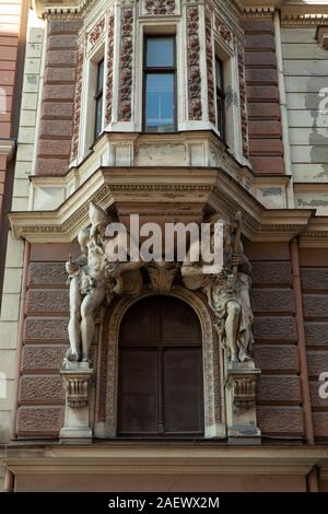 Lettland, Riga - Juni 2016: Low Angle View der architektonischen Detail auf Außen Stockfoto