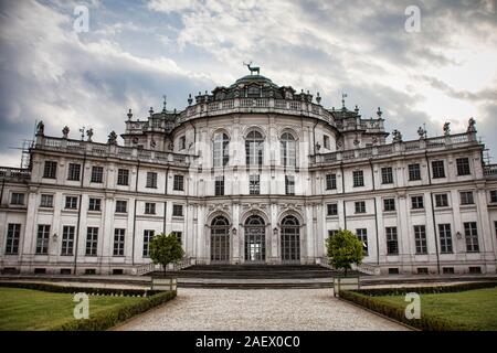 Stupinigi ist bekannt für das achtzehnte Jahrhundert Palazzina di Stupinigi, einem der historischen Residenzen des Königshauses Savoyen Stockfoto