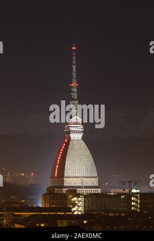 Die Mole Antonelliana ist ein Wahrzeichen Gebäude in Turin, Italien. Es ist für den Architekten, die es gebaut, Alessandro Antonelli benannt. Eine Mole ist ein BUIL Stockfoto