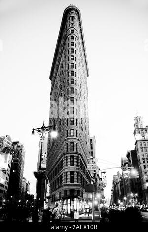 Das Flatiron Building, oder Fuller Gebäude, wie es ursprünglich hieß, ist bei 175 Fifth Avenue im Stadtteil Manhattan Stockfoto