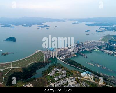 (191211) - Peking, Dez. 11, 2019 (Xinhua) - Luftaufnahme auf November 26, 2019 zeigt die Danjiangkou Reservoir in der chinesischen Provinz Hubei. (Xinhua / Xiong Qi) Stockfoto