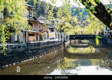 Kinosaki Onsen Dorf am Frühling in Kobe, Japan Stockfoto