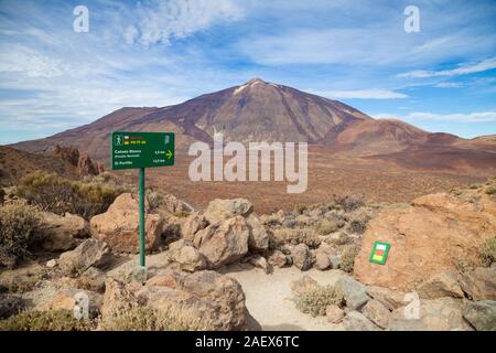 Der Krater des Teide vom Mount Guajara, Nationalpark Teide, Teneriffa, Spanien gesehen. Stockfoto