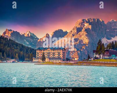 Bunte morgen Szene des Lago Misurina, in Italien Alpen, die Drei Zinnen, Dolomiten, Europa. Stockfoto