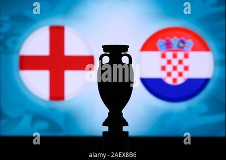 England gegen Kroatien, Euro nationale Flaggen und Fußball Trophäe Silhouette. Hintergrund für das Fußballspiel, Gruppe D, Wembley, 14. Juni 2020 Stockfoto