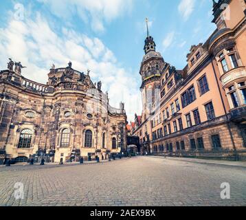 Residenz der Kurfürsten und Könige von Sachsen in Dresden. Majestätischen Blick auf die Burg oder den Königspalast (Dresdner Residenzschloss, Dresdner Schloss). Künstlerische Stockfoto