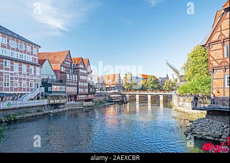 Lüneburg (Deutschland, Niedersachsen): Am Fluss Ilmenau, Lüneburg bin Wasserviertel Stockfoto