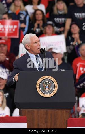 Us-Vizepräsident, Mike Pence während einer Kundgebung bei Giant Center in Pennsylvania. Stockfoto