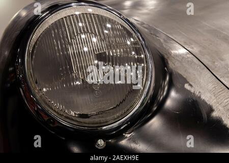 Sammlung von alten und neuen Autos Stockfoto