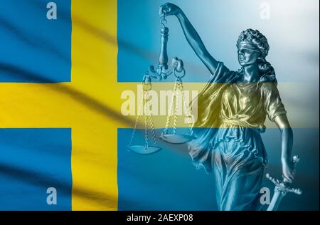 Flagge Schweden mit Statue von mit verbundenen Augen Gerechtigkeit Stockfoto