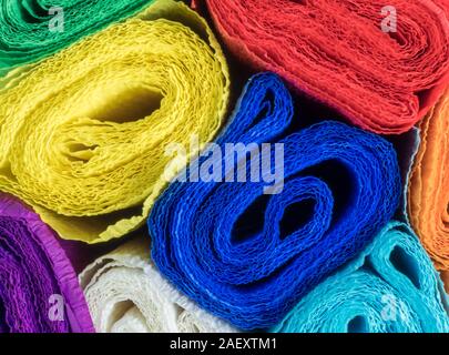 Hintergrundfarbe Krepppapier Rollen Stockfoto