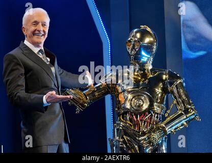 Tokio, Japan. 11 Dez, 2019. Anthony Daniels besucht die Japan Premiere für den Film Star Wars: Der Aufstieg von Skywalker" in Tokio, Japan, am Mittwoch, 11. Dezember 2019. Dieser Film wird am 20. Dezember in der Welt öffnen. Vor diesem, Special Screening wird auf Hokkaido, Tokio, Aichi, Osaka und Fukuoka in Japan am 19. Dezember statt. Quelle: UPI/Alamy leben Nachrichten Stockfoto