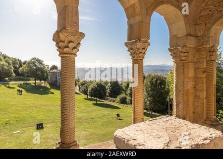 Oviedo, Spanien. Die Kirche von Santa Maria del Naranco, eine Römisch-katholische pre-romanischen Tempel in Asturien. Ein Weltkulturerbe seit 1985 Stockfoto