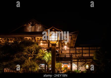 Orlando, Florida. November 29, 2019. Blick von oben auf die straßenlaterne in Japan Pavillion in Epcot (27) Stockfoto