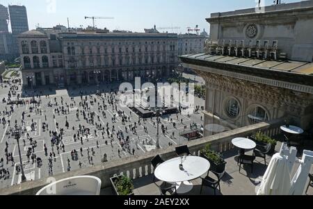 Piazza del Duomo und König Victor Emmanuel II Statue vom Dach der Galleria Vittorio Emanuele II, Mailand, Lombardei, Italien, Europa Stockfoto