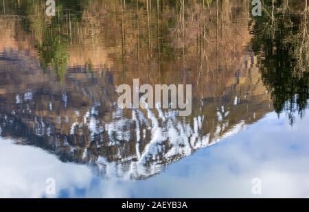 Reflexionen von Torren Lochan, Glencoe, Scottish Highlands, Schottland, UK im März - lange Belichtung Stockfoto