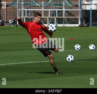 LIVERPOOL UK GERRARD UND TORRES LIVERPOOL CREDIT IAN FAIRBROTHER/ALAMY STOCKFOTOS Stockfoto