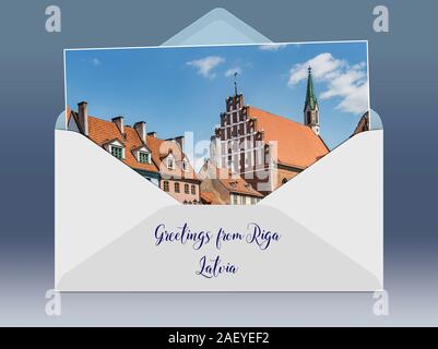 Eine geöffnete Umschlag mit einem Foto und Bildunterschrift Grüße aus. Die St. Johns Kirche (Sv. Jaņa baznica) liegt in der Altstadt von Riga, Lettland entfernt Stockfoto