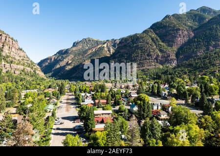 Ouray hohen Winkel Luftaufnahme der kleinen Stadt in Colorado mit Stadt Hauptstraße historische Architektur Stockfoto