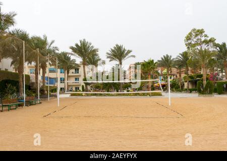 Hurghada, Ägypten bis zum 15. April 2019: Beach-Volleyball-Feld am Roten Meer in Hurghada, Ägypten Stockfoto