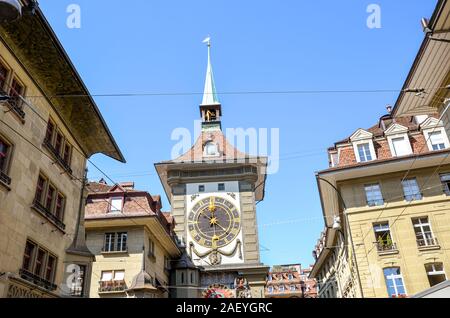 Zytglogge, ein Wahrzeichen mittelalterlichen Turm in Bern, Schweiz. Einer der bekanntesten Berner Symbole und das älteste Denkmal der Stadt. Im 15. Jahrhundert astronomische Uhr, eine wichtige touristische Attraktion. Stockfoto