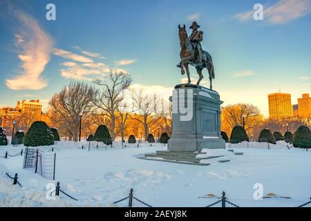 George Washington Statue in Boston Public Garden im Winter Stockfoto