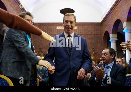 London, Großbritannien. 10. Dezember 2019. Nigel Farage, Führer der Brexit Partei hält seine letzte Pressekonferenz des 2019 allgemeine Wahlen in der Emmanuel Center, Westminster. Quelle: Thomas Bowles/Alamy Stock Stockfoto