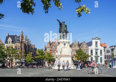 Die Statue von Jacob Van Artevelde am Freitag Markt/Vrijdagmarkt in der Stadt Gent/Gent, Flandern, Belgien Stockfoto