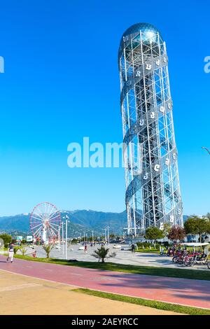 Batumi, Georgien - 30. April 2017: Alphabetisch Turm in Batumi, Georgien Sommer am Schwarzen Meer Stockfoto