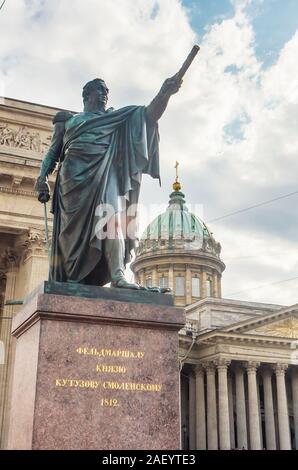 Denkmal für Mikhail Kutuzov in der Nähe von Kazan Kathedrale, Saint Petersburg, Russland. Stockfoto