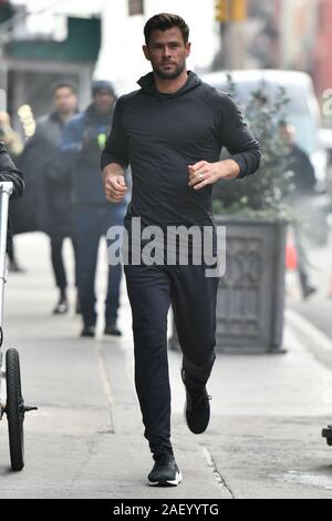 Chris Hemsworth in New York joggen gesehen an einem fotoshooting am Dezember 6, 2019 in New York City. Stockfoto