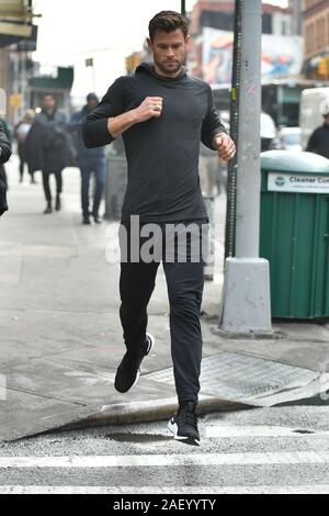 Chris Hemsworth in New York joggen gesehen an einem fotoshooting am Dezember 6, 2019 in New York City. Stockfoto