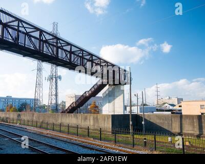 Rusty Fußgängerweg in der sichelförmigen Park, New Orleans, USA. Stockfoto