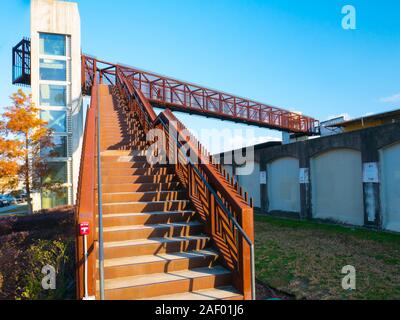 Rusty Fußgängerweg in der sichelförmigen Park, New Orleans, USA. Stockfoto