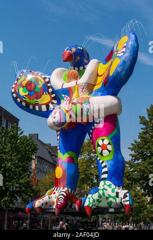 Lebensretterbrunnen auf der Brunnenmeile, Skulptur von Niki de Saint Phalle und Jean Tinguely, Duisburg, Nordrhein-Westfalen, Deutschland, Europa Stockfoto